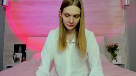 Molly Hunt online show from March 2026 03:24:01 AM