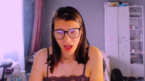 Snapshot of mollylollipop20 chatting on May 2026 05:27:02 AM KIRA online show from May 2026 05:27:02 AM