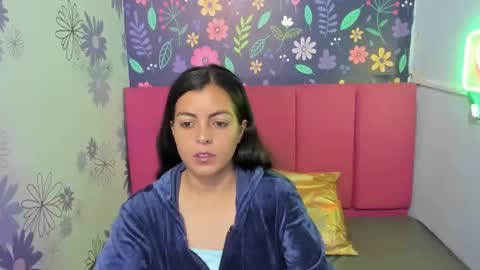 moly_cutte online show from December 2024 01:13:01 PM