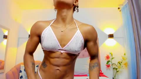molyrestrepo online show from April 2026 08:22:02 PM