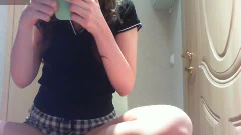 Snapshot of momentbeforedown chatting on November 2025 12:49:01 AM Hailey online show from November 2025 12:49:01 AM