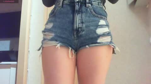 Snapshot of momentbeforedown chatting on November 2025 12:49:01 PM Hailey online show from November 2025 12:49:01 PM