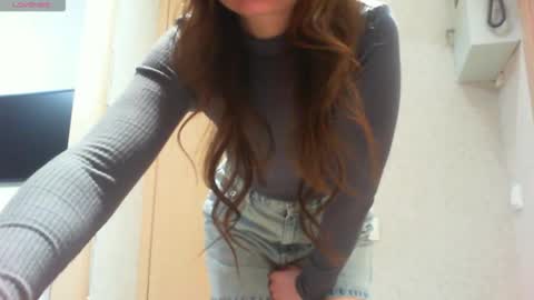 Snapshot of momentbeforedown chatting on March 2026 08:33:01 PM Hailey online show from March 2026 08:33:01 PM