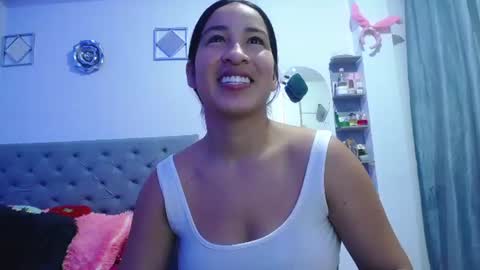 Snapshot of mommy_dulce chatting on June 2026 01:47:02 AM ANDREA online show from June 2026 01:47:02 AM