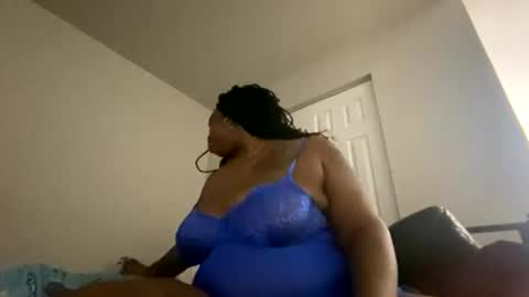 Snapshot of mommybud07 chatting on July 2026 07:10:01 AM THiKKUMZ online show from July 2026 07:10:01 AM