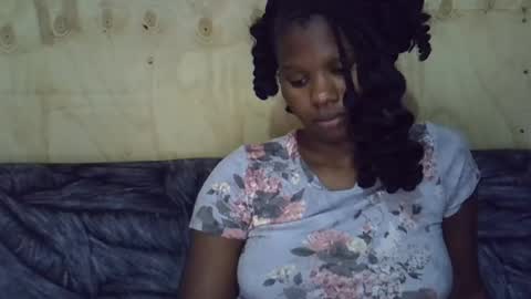 Snapshot of momsdoll chatting on June 2026 12:22:01 PM momsdoll online show from June 2026 12:22:01 PM