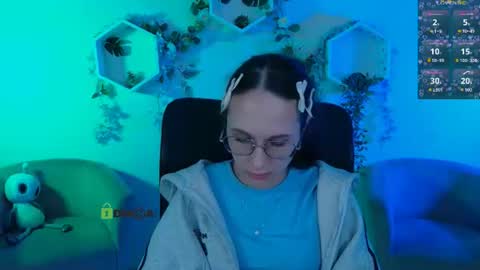 Snapshot of mona_cloud chatting on June 2026 06:56:01 PM Mona online show from June 2026 06:56:01 PM