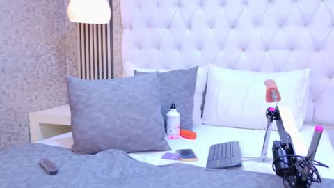 MonserratPeter online show from December 2025 10:15:02 PM