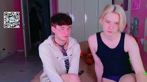 moon_gloww online show from March 2026 03:04:02 PM