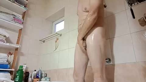 moos1 online show from September 2025 04:45:02 AM