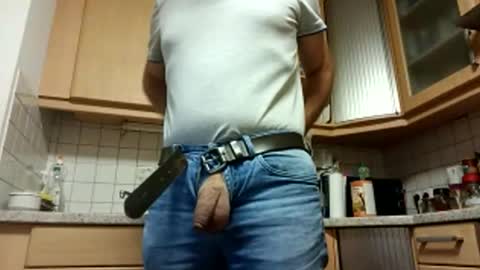 moos1 online show from September 2025 05:29:01 AM