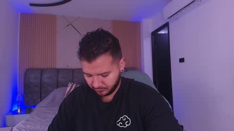 MIKEE online show from February 2026 03:12:01 AM