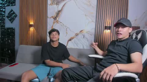 Snapshot of mr_mois chatting on April 2026 07:06:02 AM mr_mois online show from April 2026 07:06:02 AM