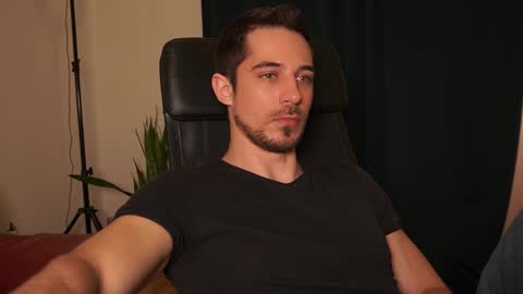 Snapshot of mrgreeneyes01 chatting on February 2026 08:19:01 AM juan luis online show from February 2026 08:19:01 AM