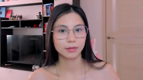 Snapshot of ms_emily_ chatting on June 2026 11:52:01 AM ms_emily_ online show from June 2026 11:52:01 AM
