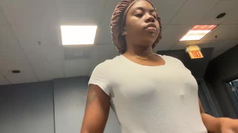 Snapshot of mskitty000 chatting on November 2025 10:12:01 PM mskitty000 online show from November 2025 10:12:01 PM