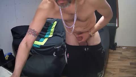 Muffdiver online show from April 2026 04:23:01 PM