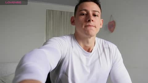 Snapshot of muscle_king_cum chatting on April 2026 01:39:02 PM muscle_king_cum online show from April 2026 01:39:02 PM