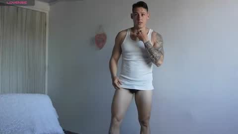 Snapshot of muscle_king_cum chatting on June 2026 01:14:01 PM muscle_king_cum online show from June 2026 01:14:01 PM