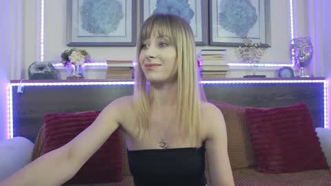 Luna  online show from March 2026 08:23:02 PM