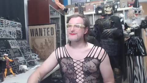 Snapshot of muziknerd chatting on January 2025 08:25:02 AM Muziknerd online show from January 2025 08:25:02 AM