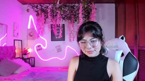 Snapshot of mylittlebunny__ chatting on December 2024 02:22:02 AM helen online show from December 2024 02:22:02 AM