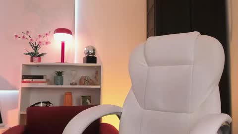 Nahia INDEPENDENT MODEL P online show from April 2026 07:58:02 PM