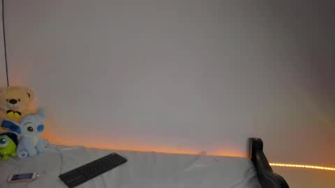 nahomy online show from October 2025 01:45:02 PM