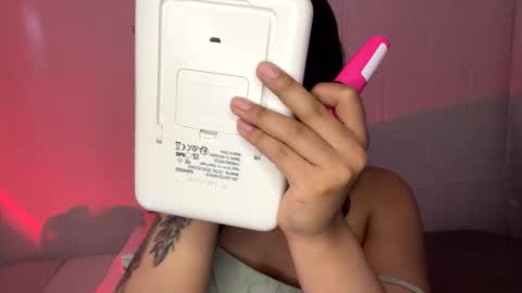 nahomy online show from December 2025 02:11:01 PM