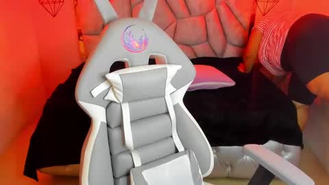    online show from January 2025 07:00:01 PM