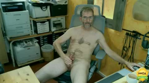 Snapshot of nakedluke chatting on May 2026 09:25:01 AM Luke online show from May 2026 09:25:01 AM