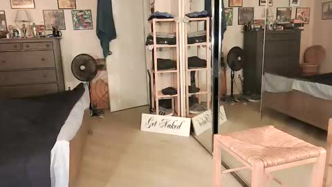 nakedmonkey online show from May 2026 01:00:01 AM