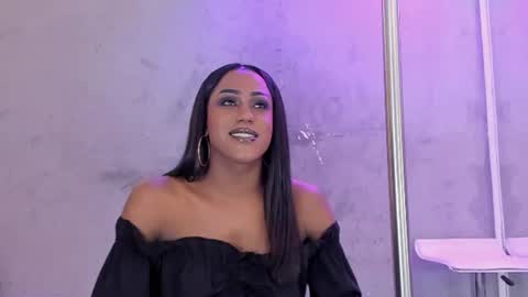 Snapshot of naomi__blair chatting on June 2026 03:17:01 AM Naomi Blair online show from June 2026 03:17:01 AM