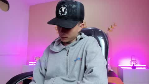 Snapshot of nascary_fox chatting on April 2026 12:19:02 PM Nascary Fox online show from April 2026 12:19:02 PM