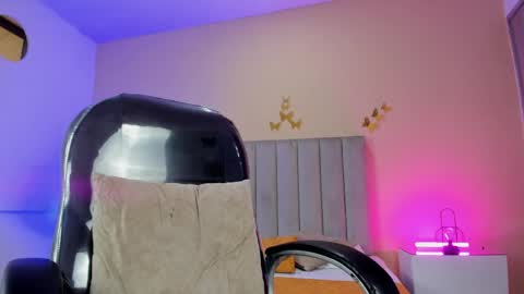 Snapshot of nascary_fox chatting on April 2026 01:46:02 PM Nascary Fox online show from April 2026 01:46:02 PM