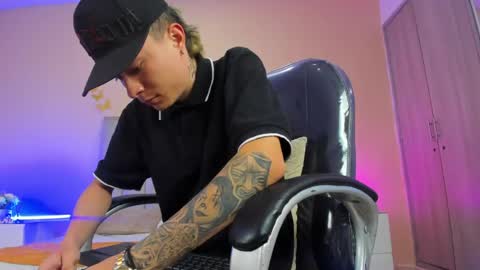 Snapshot of nascary_fox chatting on April 2026 05:30:01 PM Nascary Fox online show from April 2026 05:30:01 PM