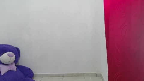 nataliavela online show from April 2026 06:10:01 PM