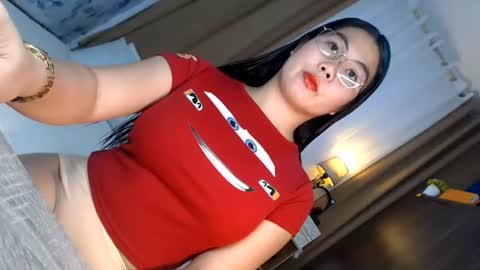 Snapshot of nathalie_hart chatting on July 2026 02:39:01 AM Queen Marga online show from July 2026 02:39:01 AM