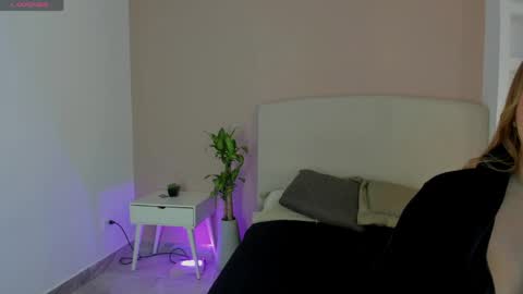 NATHALY  online show from April 2026 10:41:01 AM