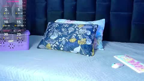 Snapshot of naturaltitss_ chatting on June 2026 08:00:02 PM Gwen online show from June 2026 08:00:02 PM
