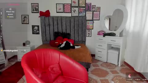 nenitaa_ online show from May 2026 11:27:02 AM