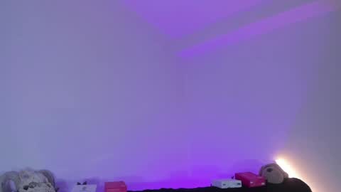 Marie    online show from April 2026 08:53:01 PM