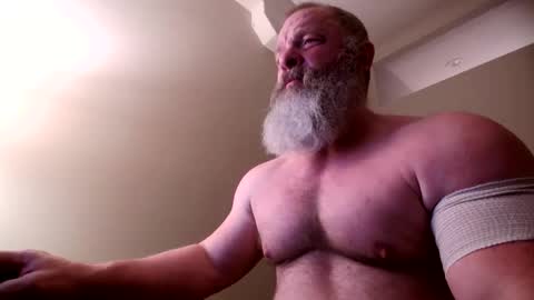 nhmuscledaddy online show from May 2026 03:18:02 PM