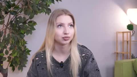 Snapshot of nichollesplonskowski chatting on March 2026 08:19:01 AM Nala online show from March 2026 08:19:01 AM