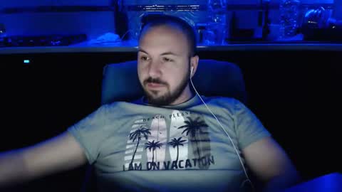 Julian online show from April 2026 09:51:02 PM