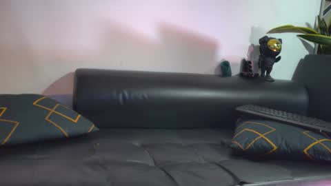 Nicolas online show from December 2025 02:17:01 AM