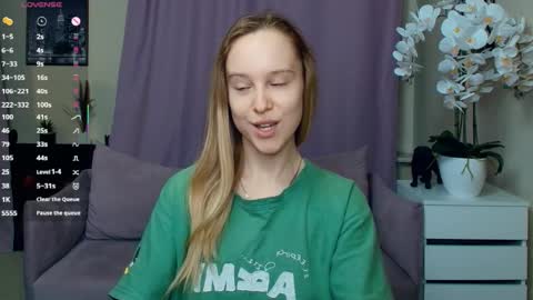 Nicoletta online show from April 2026 06:38:01 PM