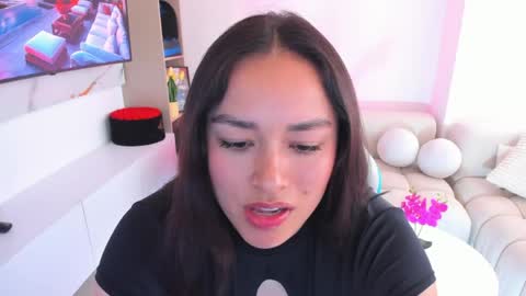 Nicolle online show from April 2026 07:29:02 PM