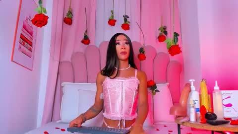 nicolemadrird online show from February 2026 12:03:01 PM