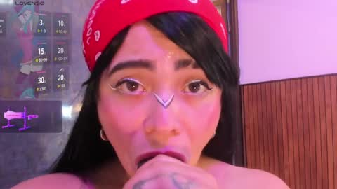 Nicolle online show from April 2026 09:39:33 PM